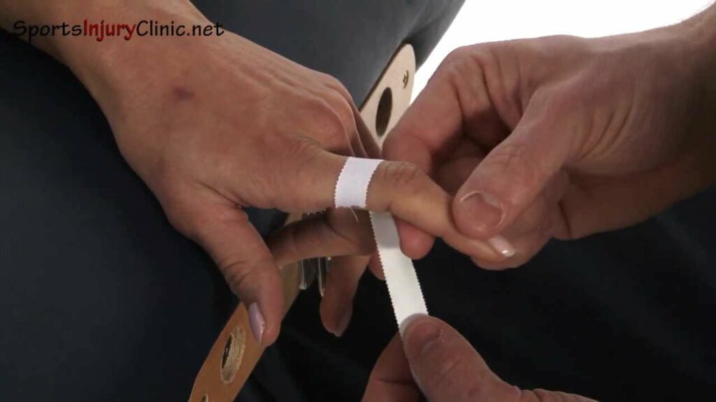 5 Ways Coach Sports Tape Can Help You Improve Your Game Performance 2 Cinta deportiva para dedos