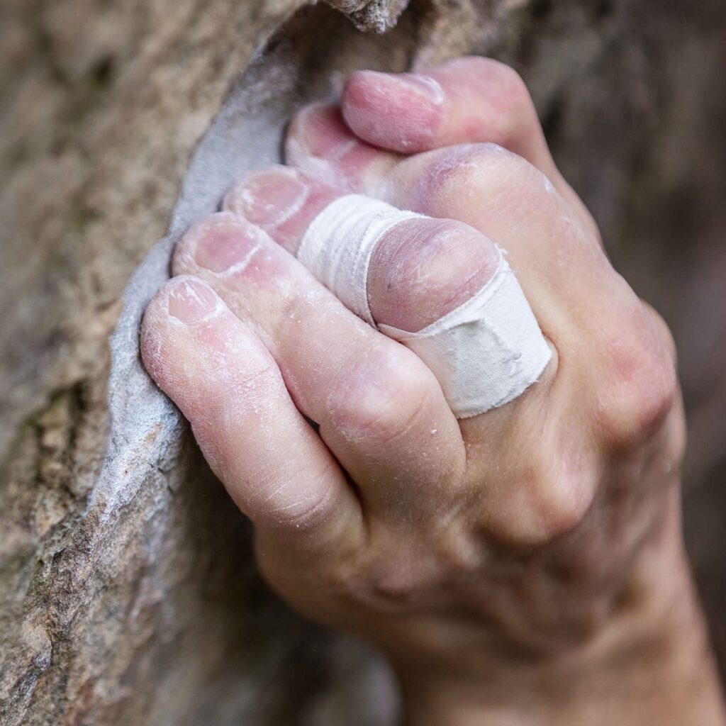 weißes Kletterfingerband