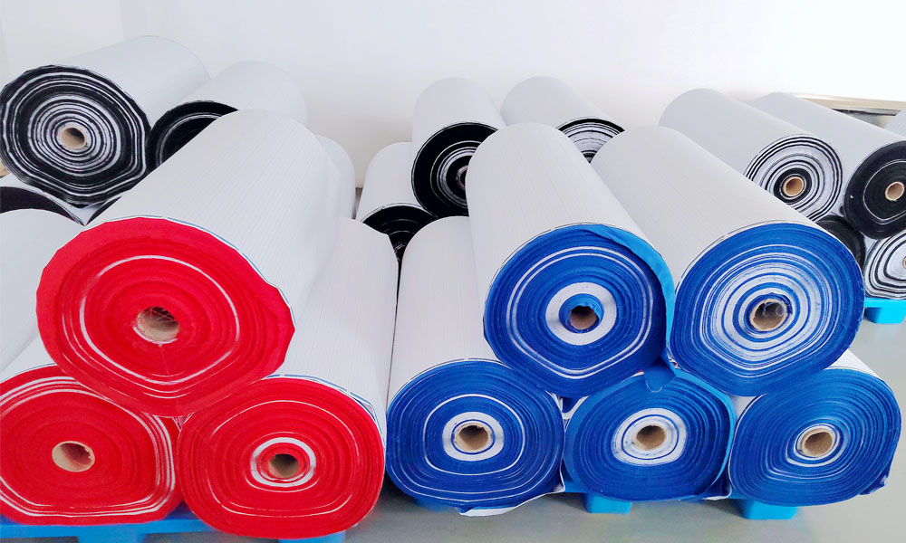빨간색과 파란색 대형 롤 운동 요법 테이프