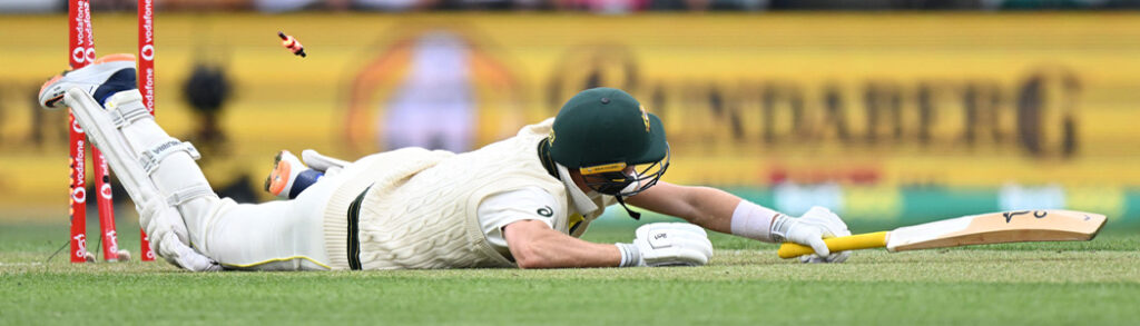 wicket keeping taping fingers